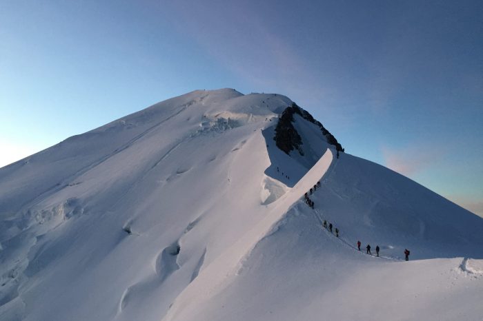 Mont Blanc vs Elbrus, care este totusi cel mai inalt varf din Europa?