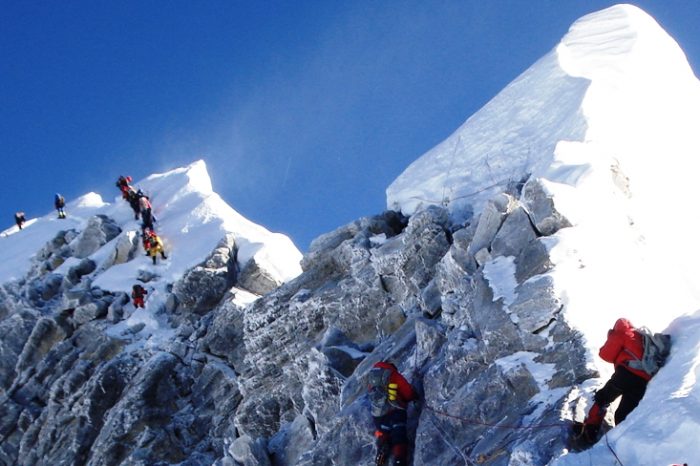 Este adevarat ca s-ar fi prabusit faimosul "Hillary Step"?