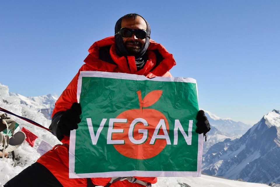 Auroch Unsafe Bye bye Kuntal Joisher primul vegan care a urcat Muntele Everest - Revista  Alpinistul